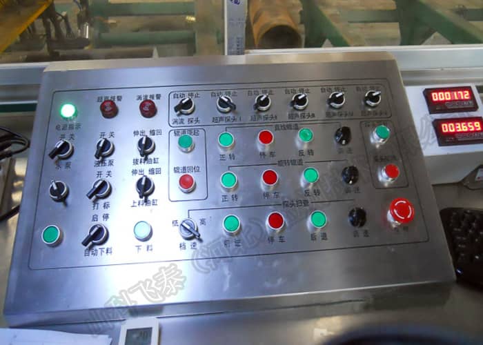 自動探傷設(shè)備電控臺.jpg